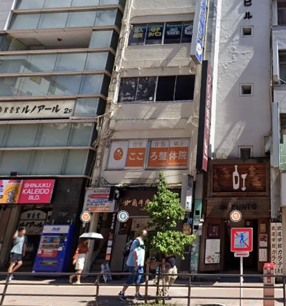 新宿駅徒歩4分　小滝橋通り沿いの小箱ラーメン店居抜き店舗物件